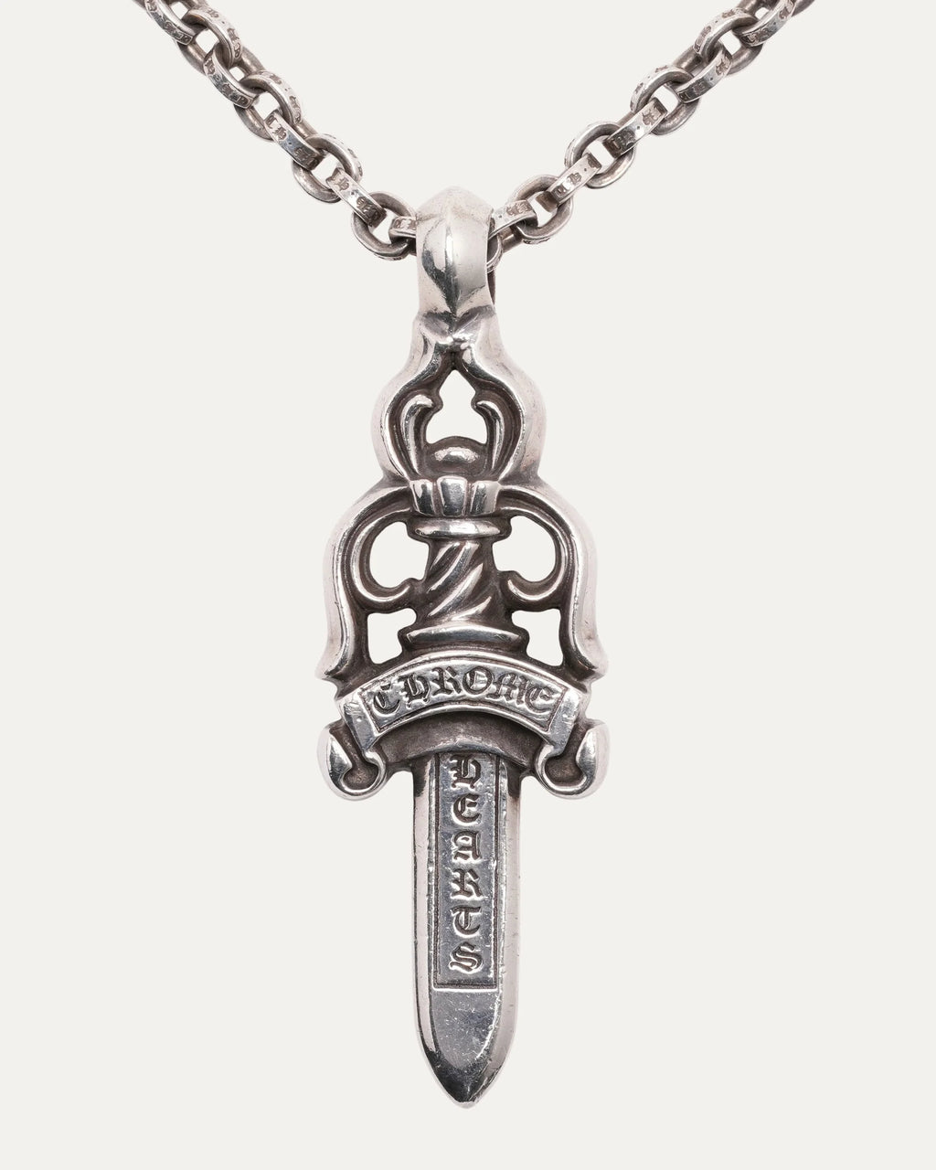 Herzförmiger Dolchanhänger aus Chrom | Doppeldolch-Halskette aus 925er Sterlingsilber | Hip-Hop-, Y2K-Punk-Gothic-Schmuck