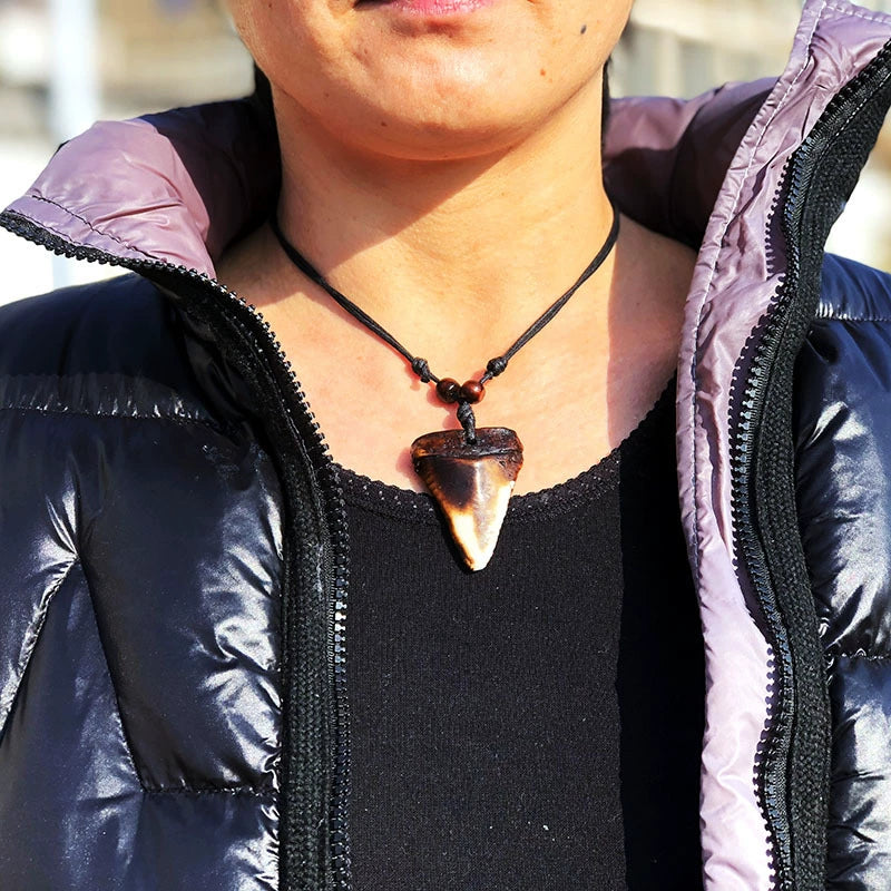 Haifischzahn-Halskette | Marokkanisch-kubanischer Stil, heidnische Inka-Hexerei, Wachsseil