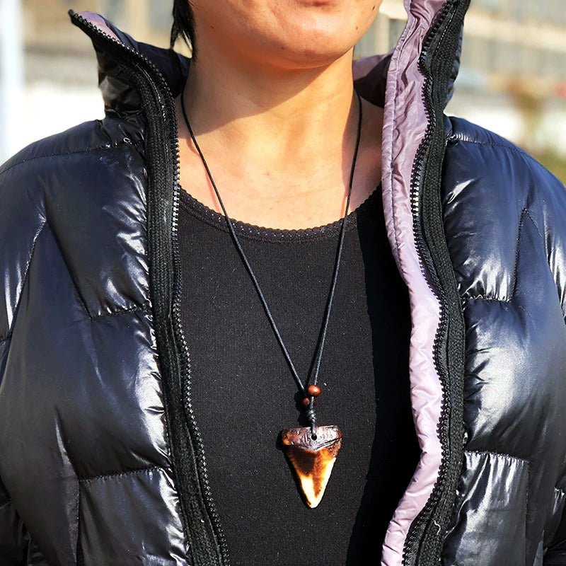 Haifischzahn-Halskette | Marokkanisch-kubanischer Stil, heidnische Inka-Hexerei, Wachsseil