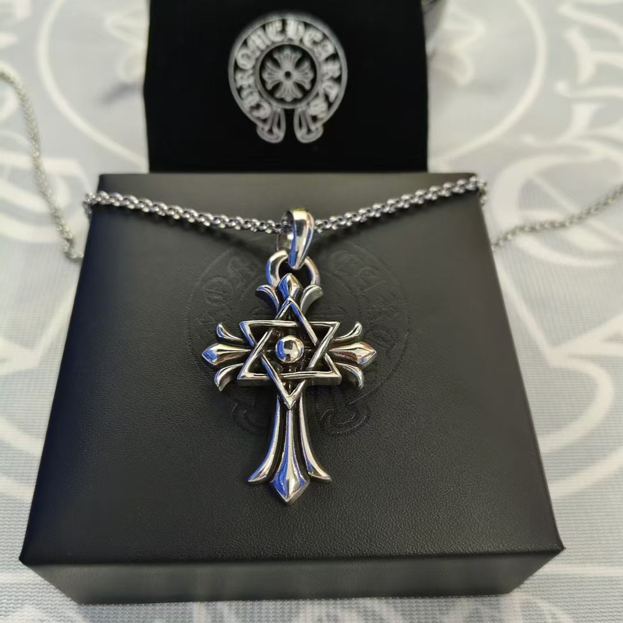 Herzanhänger mit Jerusalemstern aus Chrom – Gothic Y2K Punk Jüdischer Stern